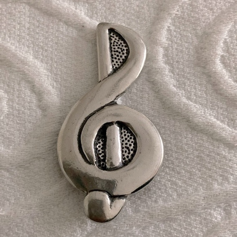 BASIC SPIRIT CANADA Pewter Treble Clef  Magnet